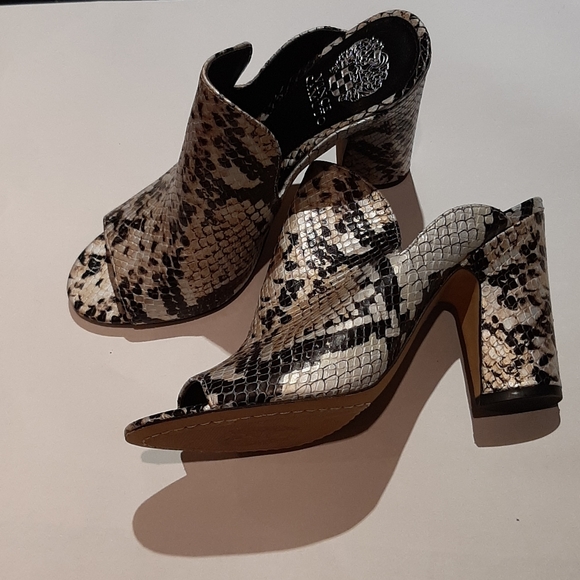 Vince Camuto Shoes - Vince Camuto BNWOT gorgeous shoes sz 7.5
